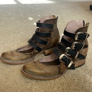 Freebird Scarlett tan size 10